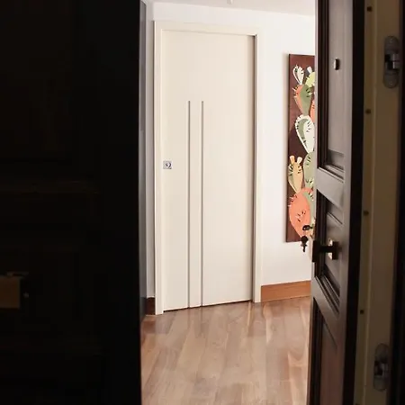 The Queen's Неаполь