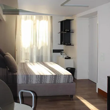 The Queen's Неаполь